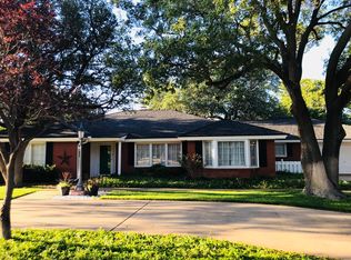 214 Tanglewood Ln, Levelland, TX 79336