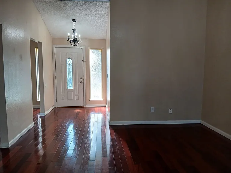400 Mokelumne Dr — Photo 2