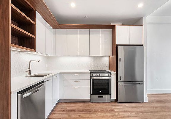 3rd image of 228 E 135th St #413