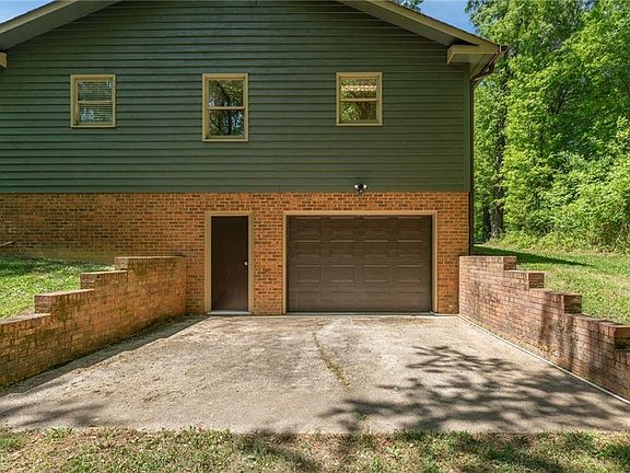 4th image of 1098 Greenfield Rd