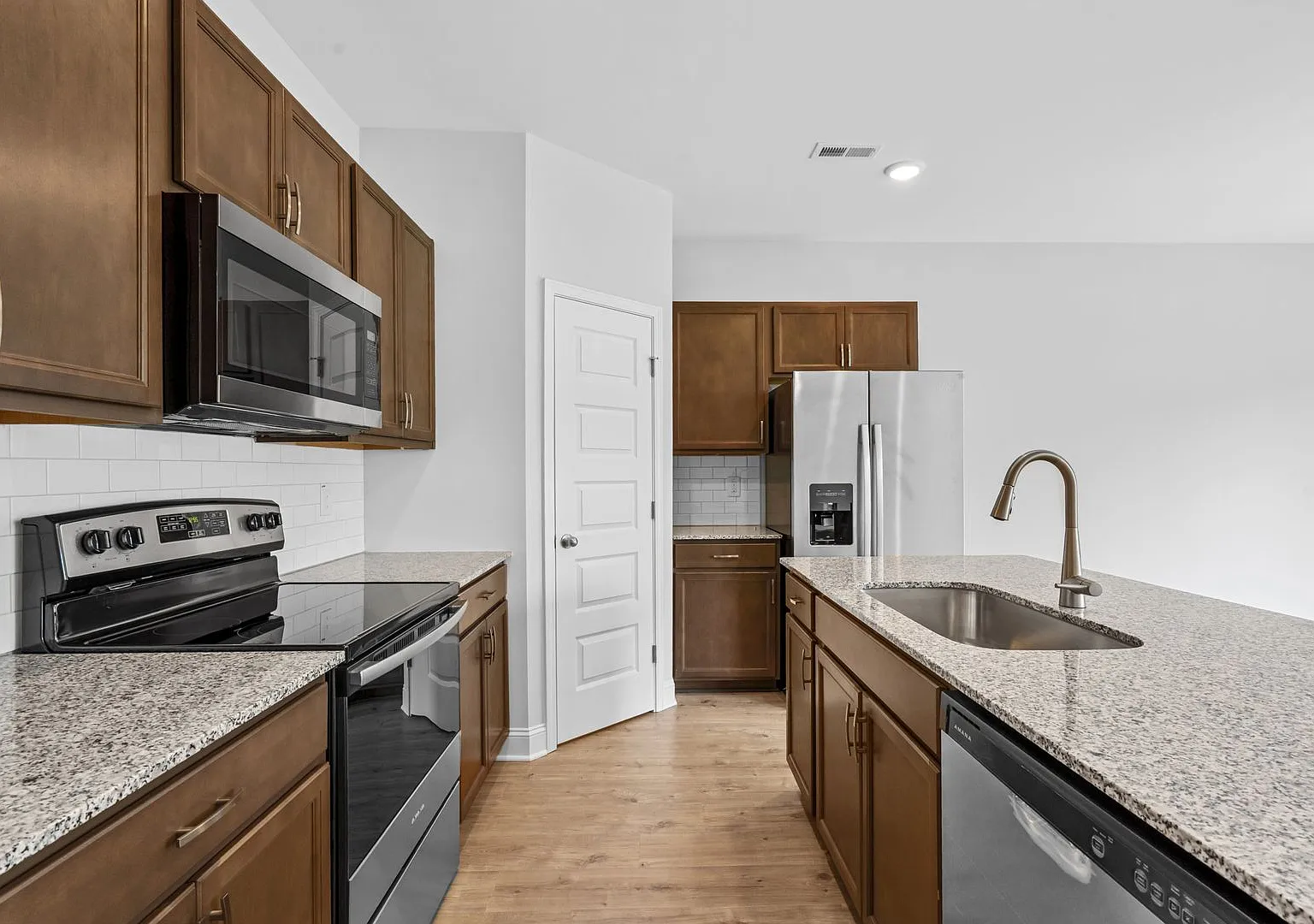$500 Off Your First Full Month- Move in Special! 3 Bedroom Townhome in Smithfield! — Photo 3