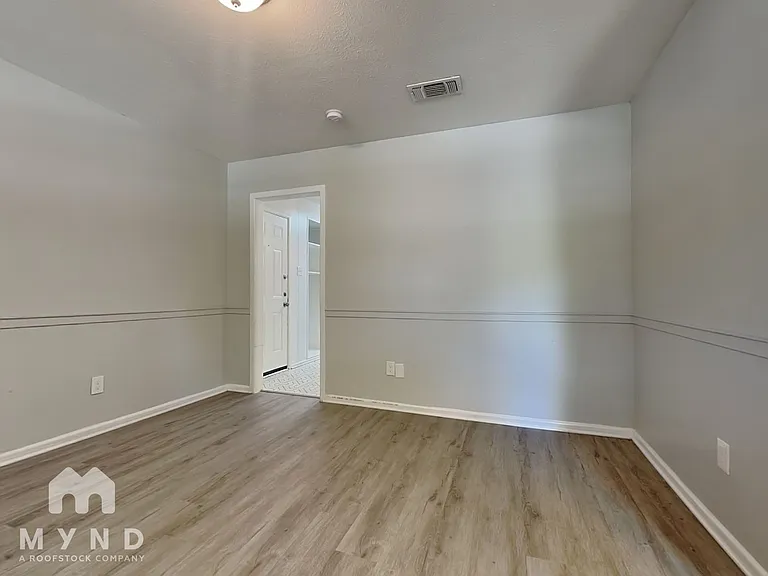 605 Thompson Dr — Photo 10
