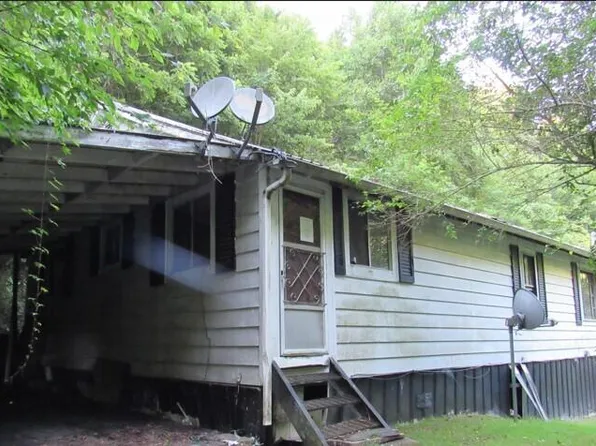 1256 Deel Fork Rd, Grundy, VA 24614