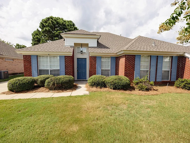 8013 Copperfield Dr — Photo 2