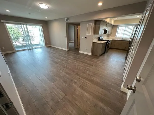 14848 Delano St #301 — Photo 1