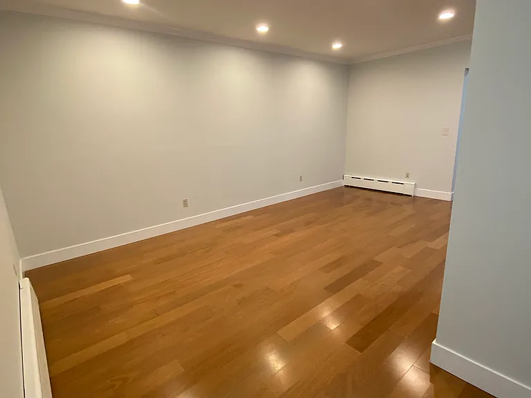 34-27 Crescent St #2 — Photo 11