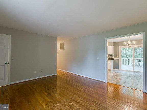 5th image of 1622 Clover Dr