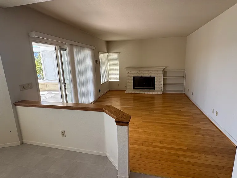 138 Del Oro Lagoon — Photo 8