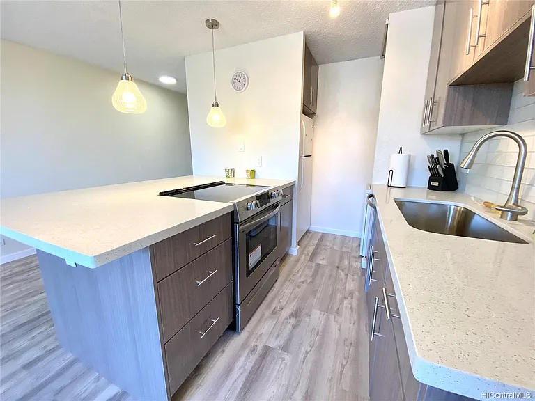 320 Liliuokalani Ave — Photo 4