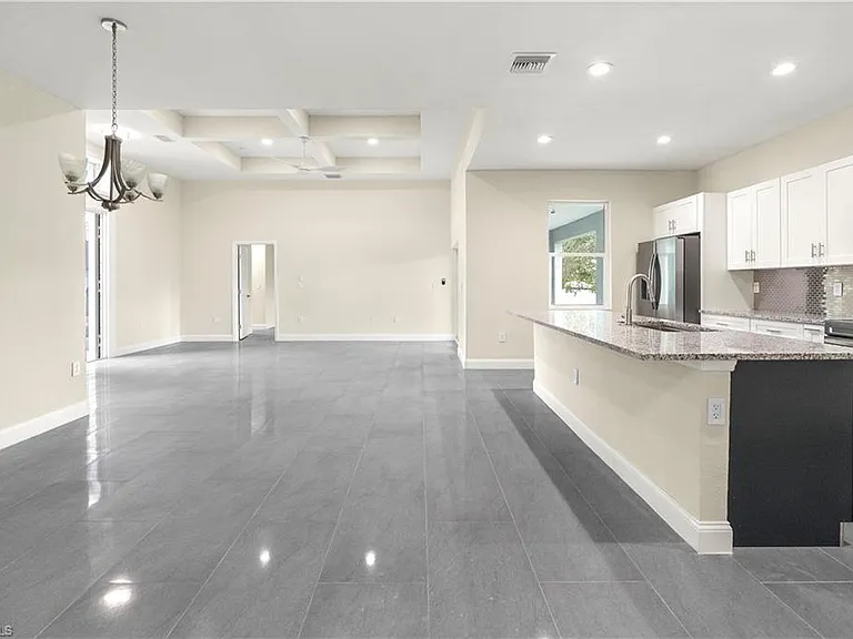 1043 Albert Ave — Photo 6