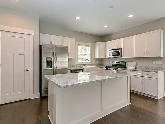 5th image of 601 Centerpoint Ln