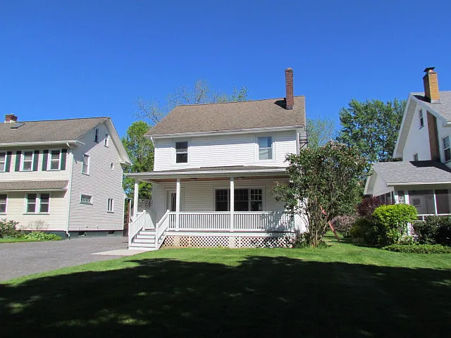 62 Eastland Ave — Photo 2