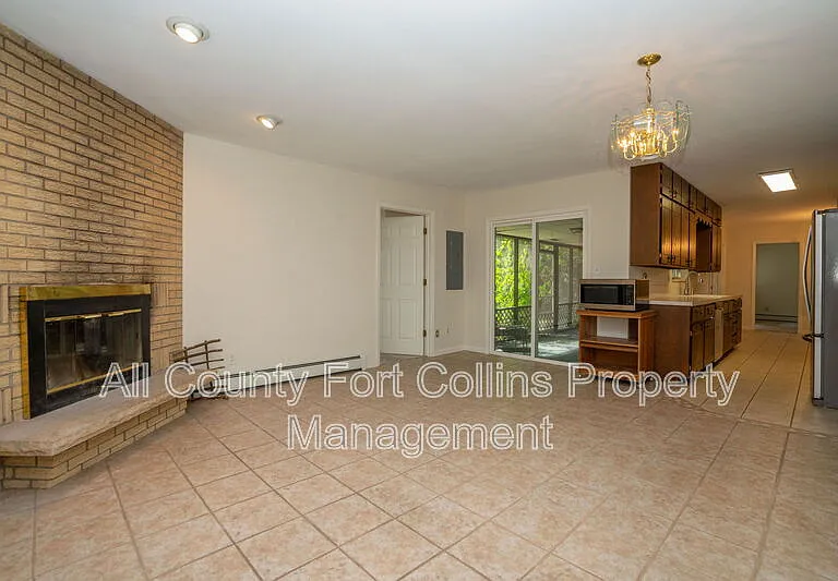 508 Louise Ln — Photo 10