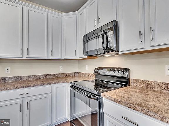 4th image of 8051 Forest Ridge Dr