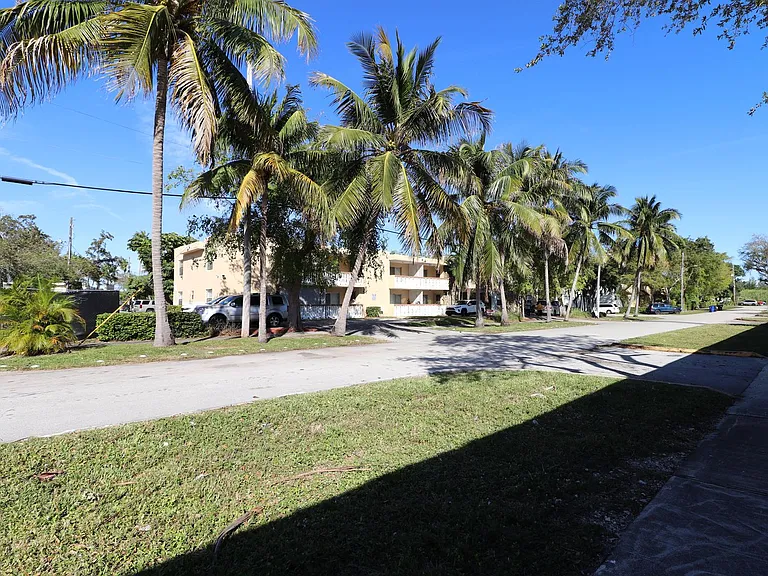 2031 NE 139 St North Miami Beach, FL 33181 — Photo 11