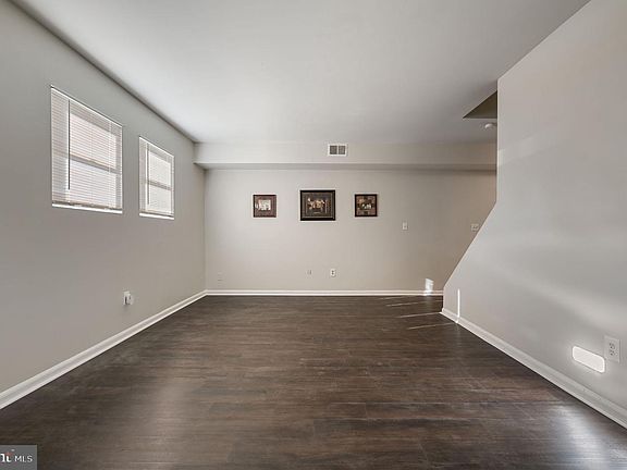 2nd image of 33 Spruance Rd