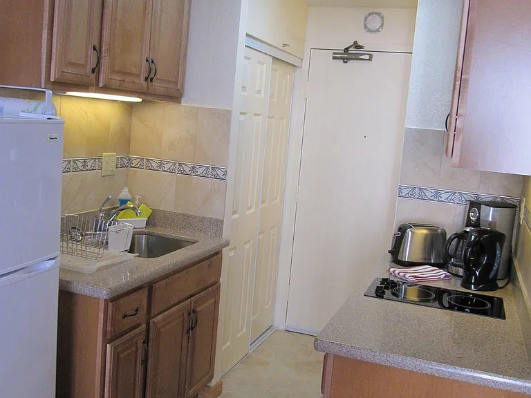 1920 Ala Moana Blvd #1006 — Photo 8
