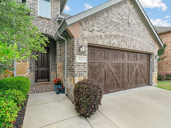 2nd image of 921 Montgomery Way