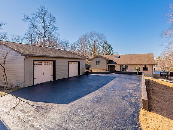 2nd image of 4536 Plantation Estates Rd