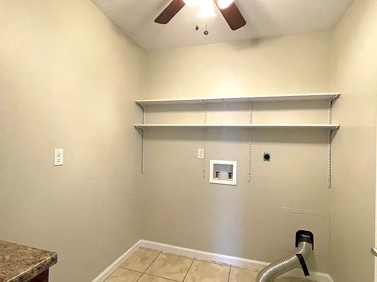 601 Heritage Ct — Photo 3