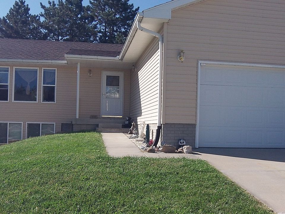 1st image of 1035 Garden St