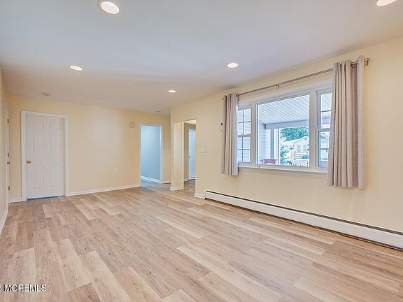 4th image of 134 Maple Avenue