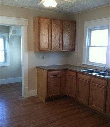 4th image of 776 N Summit St