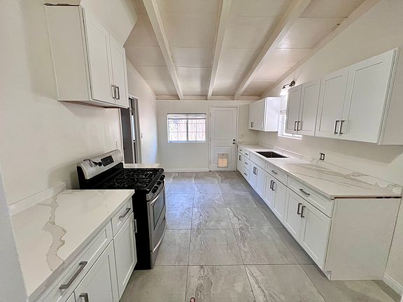 5th image of 13042 Bradwell Ave