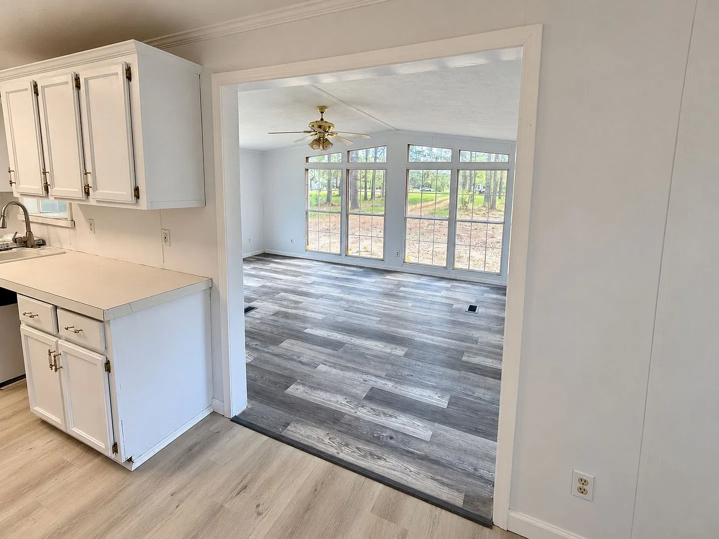 No Credit Check - Rent To Own In Keithville - Corner Lot On Acreage, New Floors And Big Front Deck — Photo 3