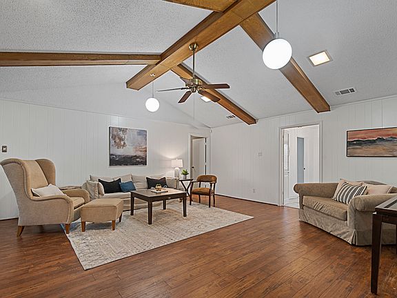 3rd image of 1902 Briarwood Ln #1F