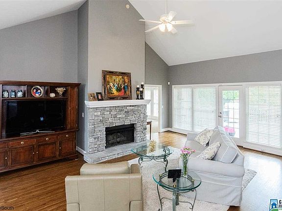 4th image of 3900 Carisbrooke Ln