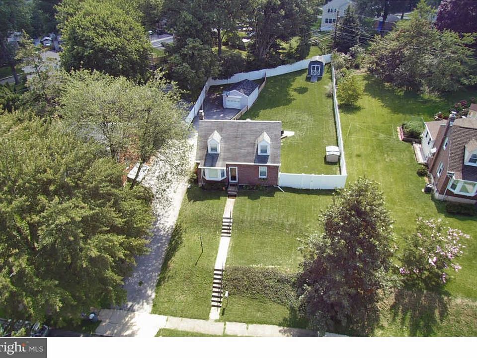 2nd image of 25 Surrey Dr