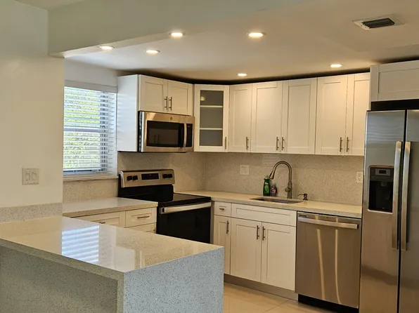 9170 Fontainebleau Blvd APT 301, Miami, FL 33172