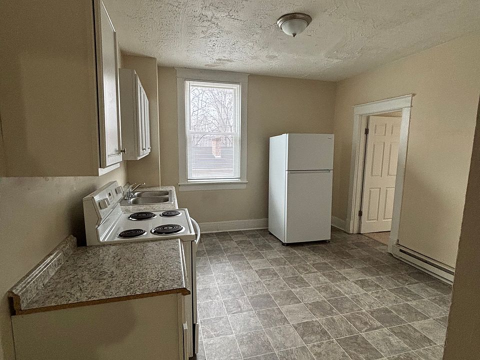 128 College Cir Apt 4 - Photo 2_03172026