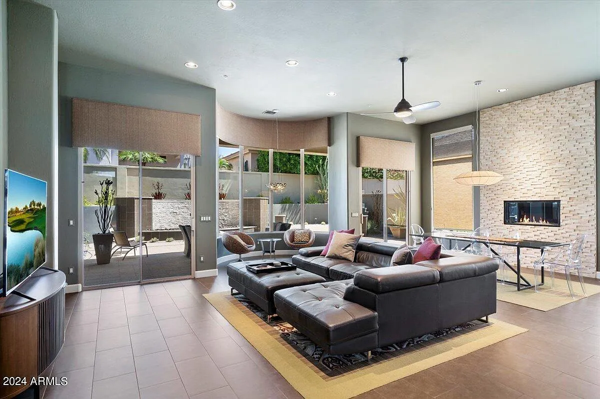 2 bed, 2.0 bath, 2306 sqft, $4,250 — Photo 2