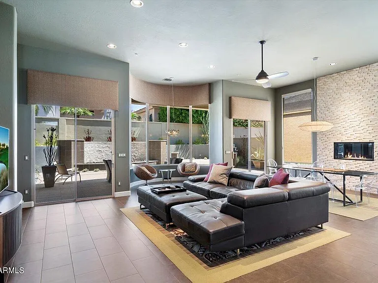 8228 E Mohawk Ln — Photo 2
