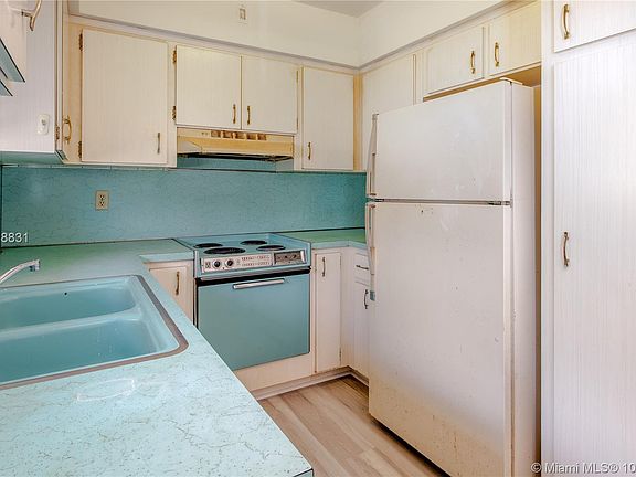 4th image of 5300 Hollywood Blvd APT 15