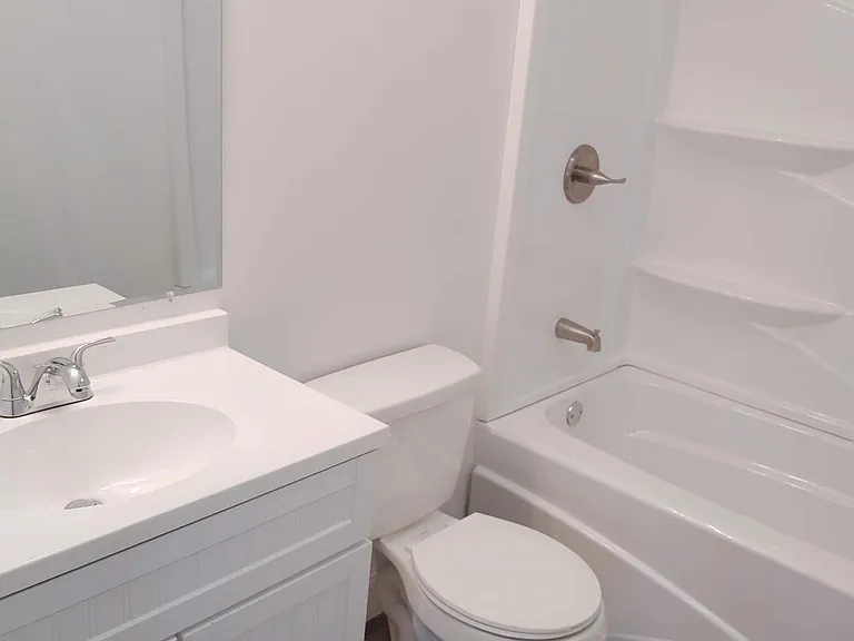 720 Gladys St — Photo 2