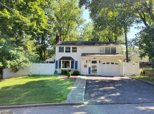 24 Douglass St, Waldwick, NJ 07463