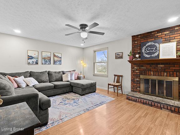 3rd image of 6830 Smithfield Rd