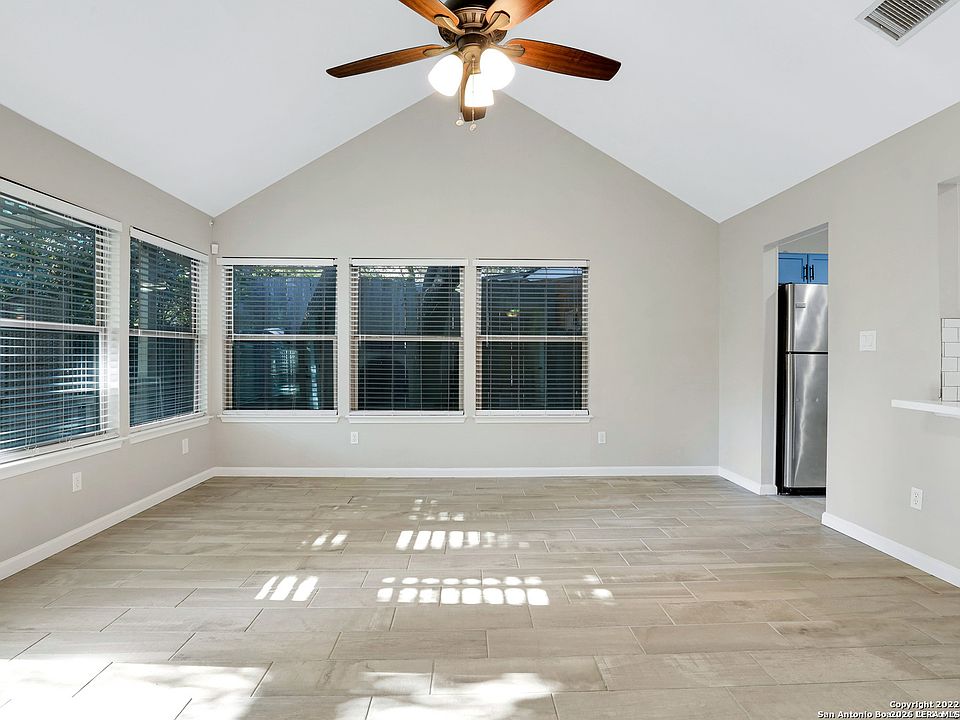 2nd image of 13838 LAUREL HOLLOW DR