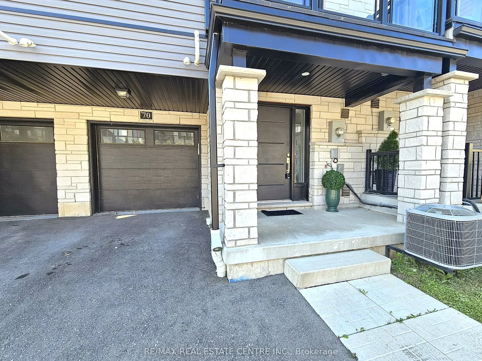 3 bed, $2,500 — Photo 2