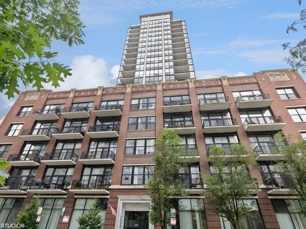 210 S Desplaines St APT 1006, Chicago, IL 60661