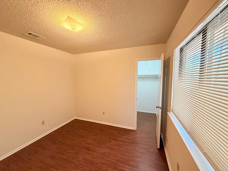 2013 James Pl — Photo 29