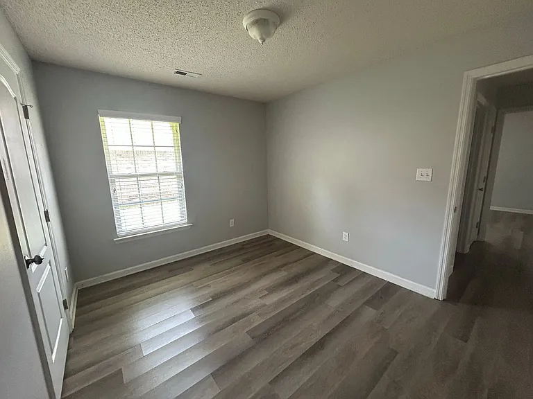 114 Amsterdam Pl — Photo 15