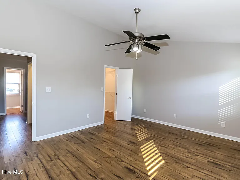 2901 Mandy Ln — Photo 29