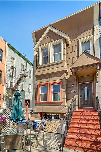 1074 Jefferson Ave #1 Photo 1