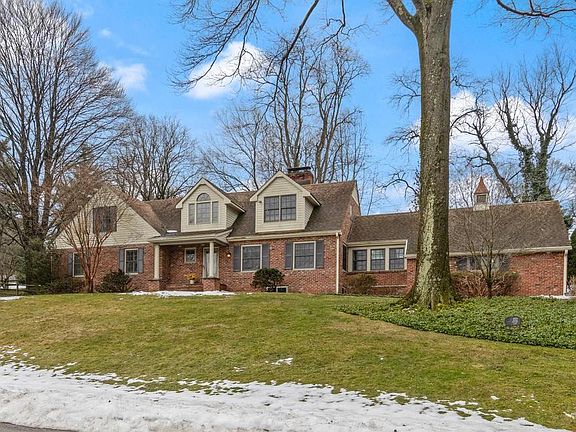 2nd image of 152 Hunters Ln