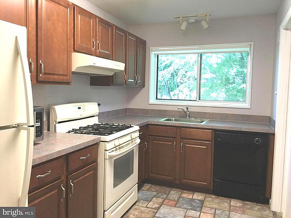 5th image of 10636 Montrose Ave APT 3A