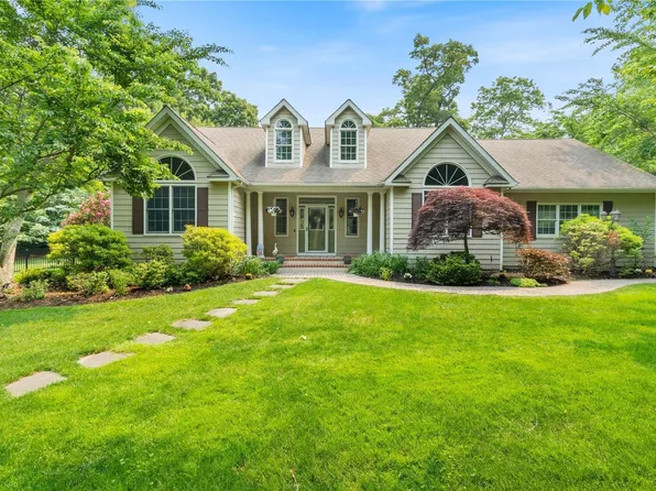 302 Sandpiper Drive, Riverhead, NY 11901